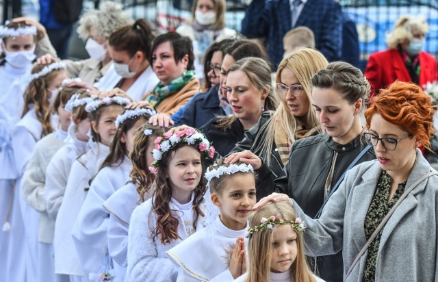 Odwiedziliśmy fordońską parafię św. Marka. W tym roku pierwsze uroczystości komunijne rozpoczęły się 8 maja, a ostatnie odbędą się jeszcze we wrześniu