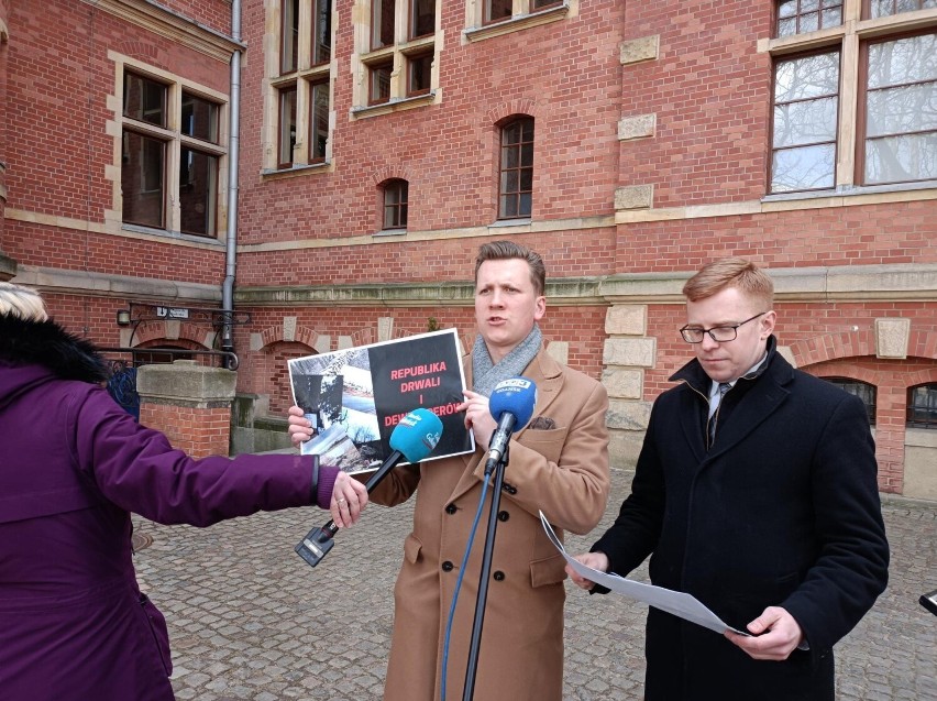 Radni PiS-u podsumowali działalność prezydent Gdańska