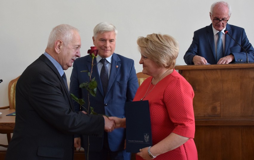 Prezydent Krosna nagrodził nauczycieli i dyrektorów szkół podczas uroczystego spotkania w urzędzie miasta [ZDJĘCIA]