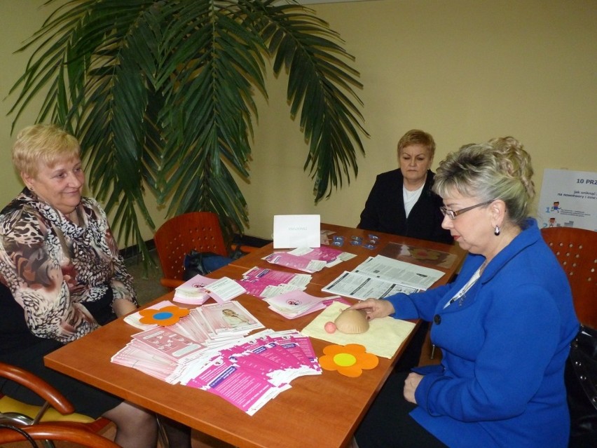 Akcja badania i nauki samobadania piersi w Urzędzie Miasta w Radomsku
