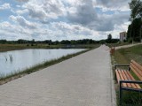 Dobra miejscówka na spacer i rekreację w Radomiu – zalew na osiedlu Nad Potokiem. Zobaczcie zdjęcia