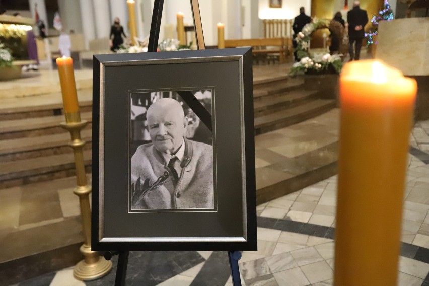 Katowice: Ostatnie pożegnanie profesora Franciszka Kokota. Msza odbyła się w Archikatedrze Chrystusa Króla 