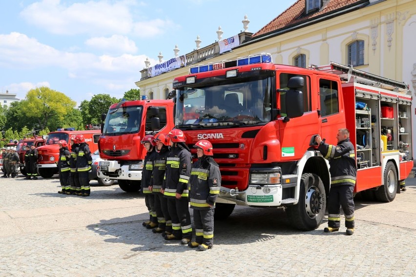 Przed Pałacem Branickich strażacy prezentowali swój sprzęt.