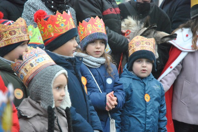 ŚMIGIEL. Orszak Trzech Króli przeszedł ulicami miasta do szopki bożonarodzeniowej