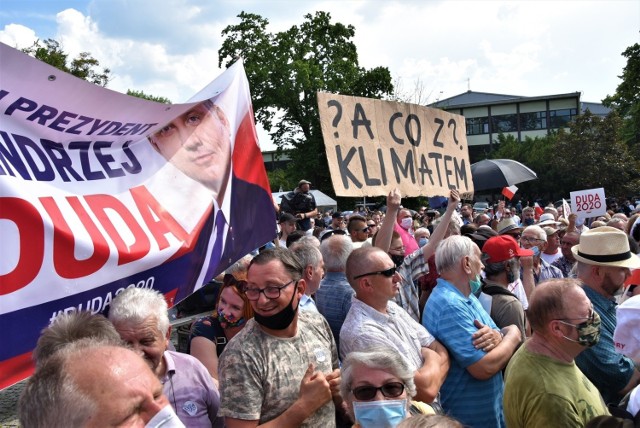 Młodzieżowy Strajk Klimatyczny na wiecu Andrzeja Dudy w Opolu