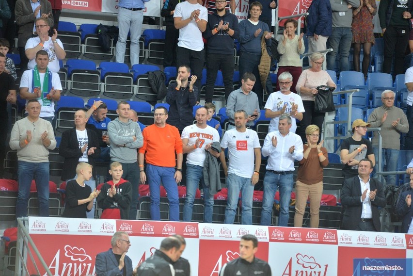 Kibice i Cheerleaders Włocławek podczas meczu Anwil Włocławek - Elan Bearnais Pau-Lacq-Orthez 95:87 w 3. kolejce Ligi Mistrzów [zdjęcia]