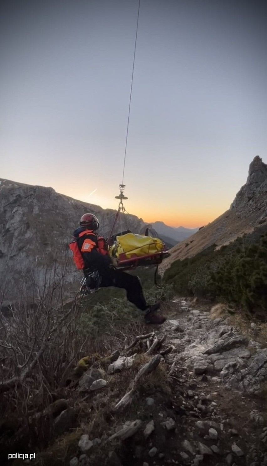 Tatry. Policyjny śmigłowiec - Sokół zakończył służbę w górach. Teraz TOPR wesprze maszyna wojskowa [ZDJĘCIA]