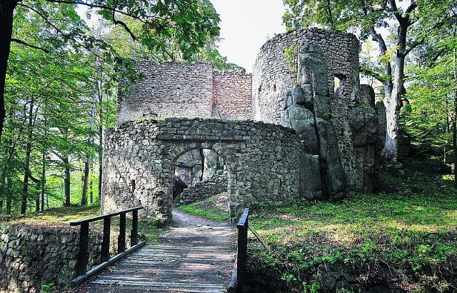 Dziś zamek Bolczów to ruiny, lecz jeszcze do czasów wojny było tu schronisko górskie