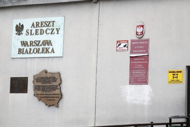 Okręgi wyborcze wyznaczono w trzech warszawskich aresztach śledczych. 

Areszt Śledczy, ul. Ciupagi 1 - tutaj głosowało 1 297 osób. Frekwencja wyniosła 85,23%. Najwięcej głosów zdobył Donald Tusk z Koalicji Obywatelskiej. Na polityka zagłosowały 733 osoby. 

Areszt Śledczy Warszawa Grochów - tutaj głosowało 514 osób. Frekwencja wyniosła 92,28%. Najwięcej głosów zdobył Donald Tusk z Koalicji Obywatelskiej. Na polityka zagłosował0 213 osób.

Areszt Śledczy Warszawa-Służewiec  - tutaj głosowało 786 osób. Frekwencja wyniosła 87,63%. Najwięcej głosów zdobył Donald Tusk z Koalicji Obywatelskiej. Na polityka zagłosował0 419 osób.

W warszawskich aresztach śledczych zdecydowanym liderem był Donald Tusk. 

Kolejne miejsce na następnej stronie >>>