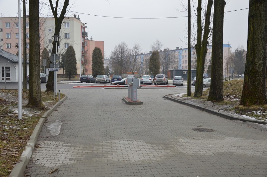 Oświęcim. Do szpitala idą przez błoto [ZDJĘCIA]