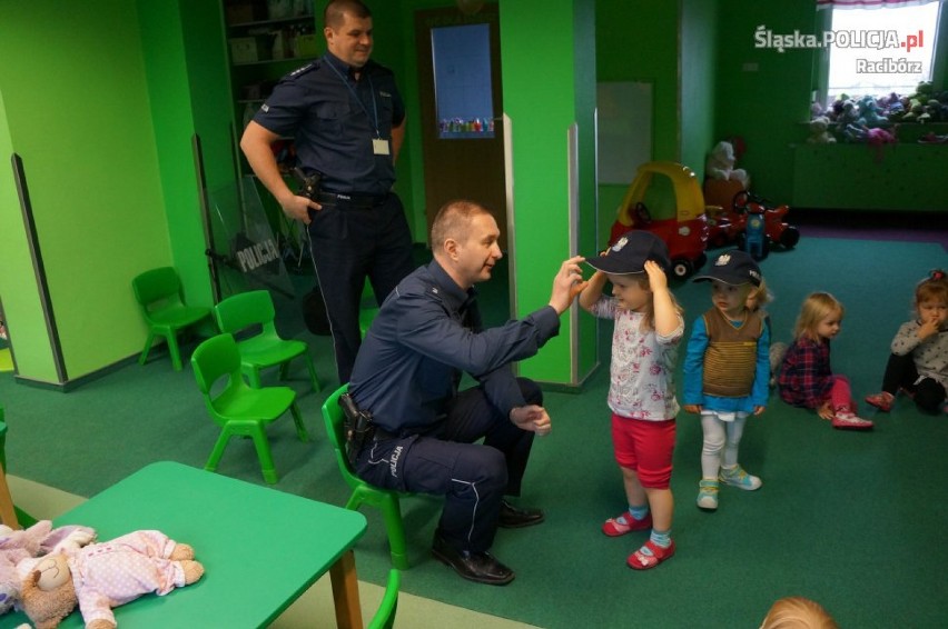 Raciborscy policjanci spotkali się z przedszkolakami