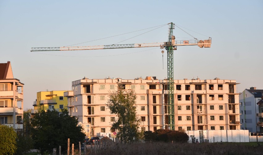 Malbork. Nowy blok MTBS w stanie surowym otwartym. Zobacz postęp prac na budowie