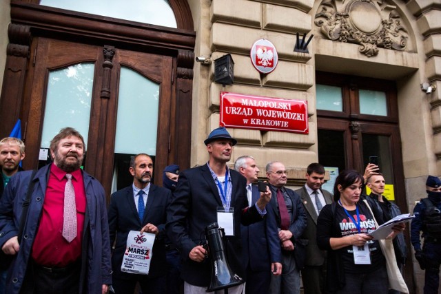 Manifestacja antycovidowców w Krakowie.