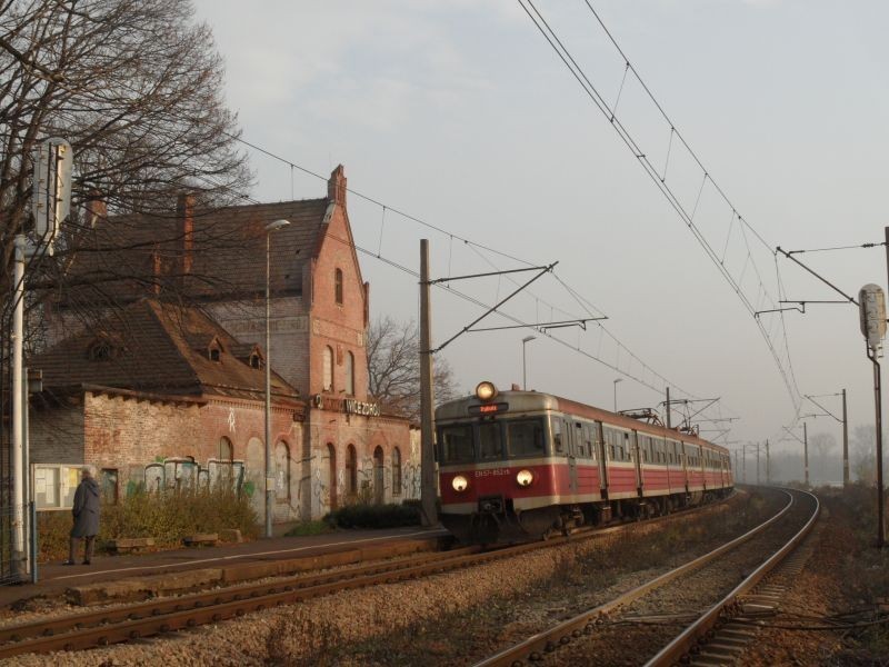 Radostowice to niewielka stacja na trasie z Pszczyny do Żor,...