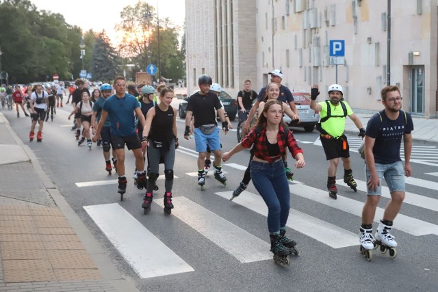 W piątek rolkarze zebrali się na placu Jagiellońskim, skąd wyruszyli na trasę.