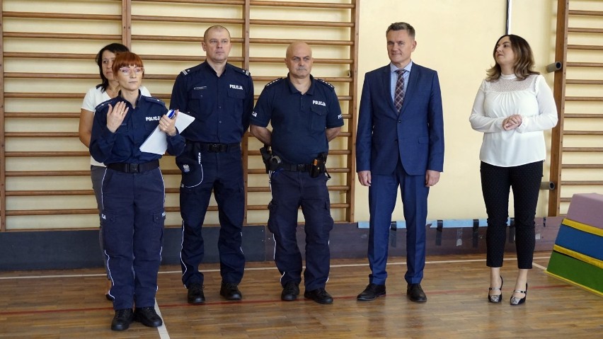 XIV Policyjna Akademia Bezpieczeństwa w PSP 5 w Radomsku. Najlepsi uczniowie "piątki" [ZDJĘCIA]