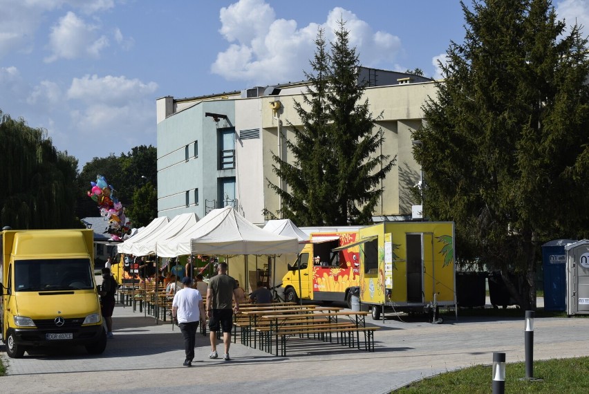 Food trucki w centrum Skierniewic. Propozycja pyszną na kolację na mieście