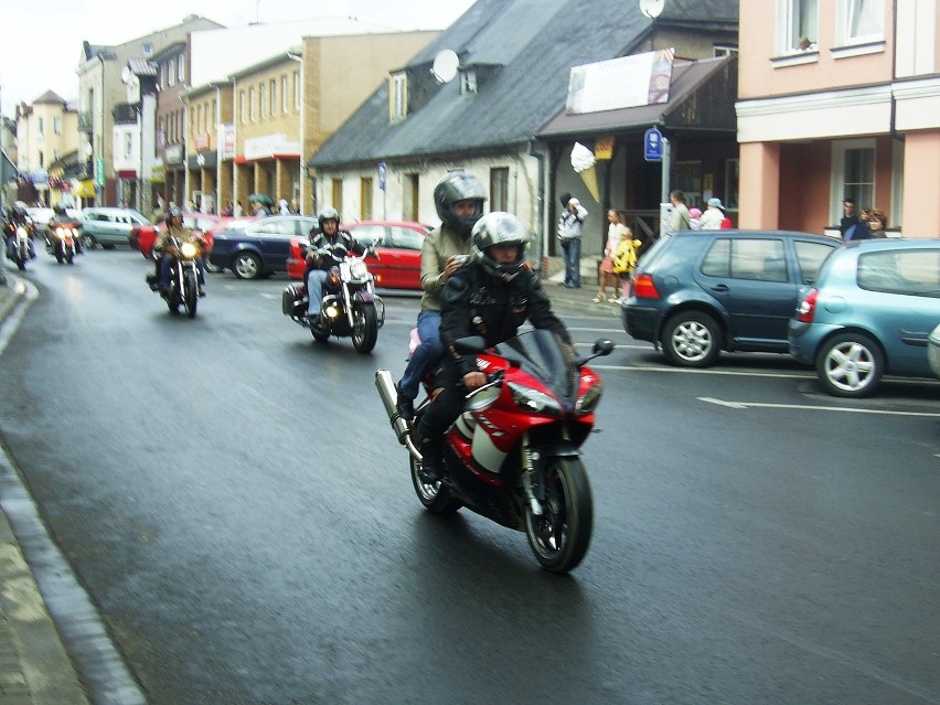 Na ponad godzinę motocykle opanowały miasto