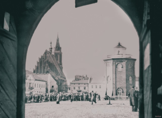 Wieża ciśnień na Rynku w Olkuszu - październik 1934 roku