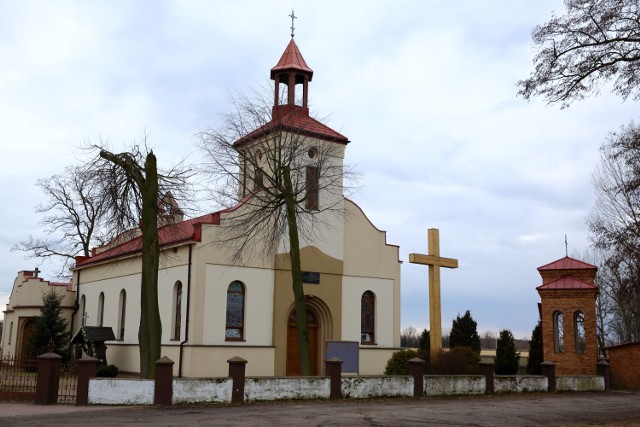 Pożar przed pogrzebem w kościele w Woli Kamockiej (gm. Grabica). Ogień gasił ksiądz