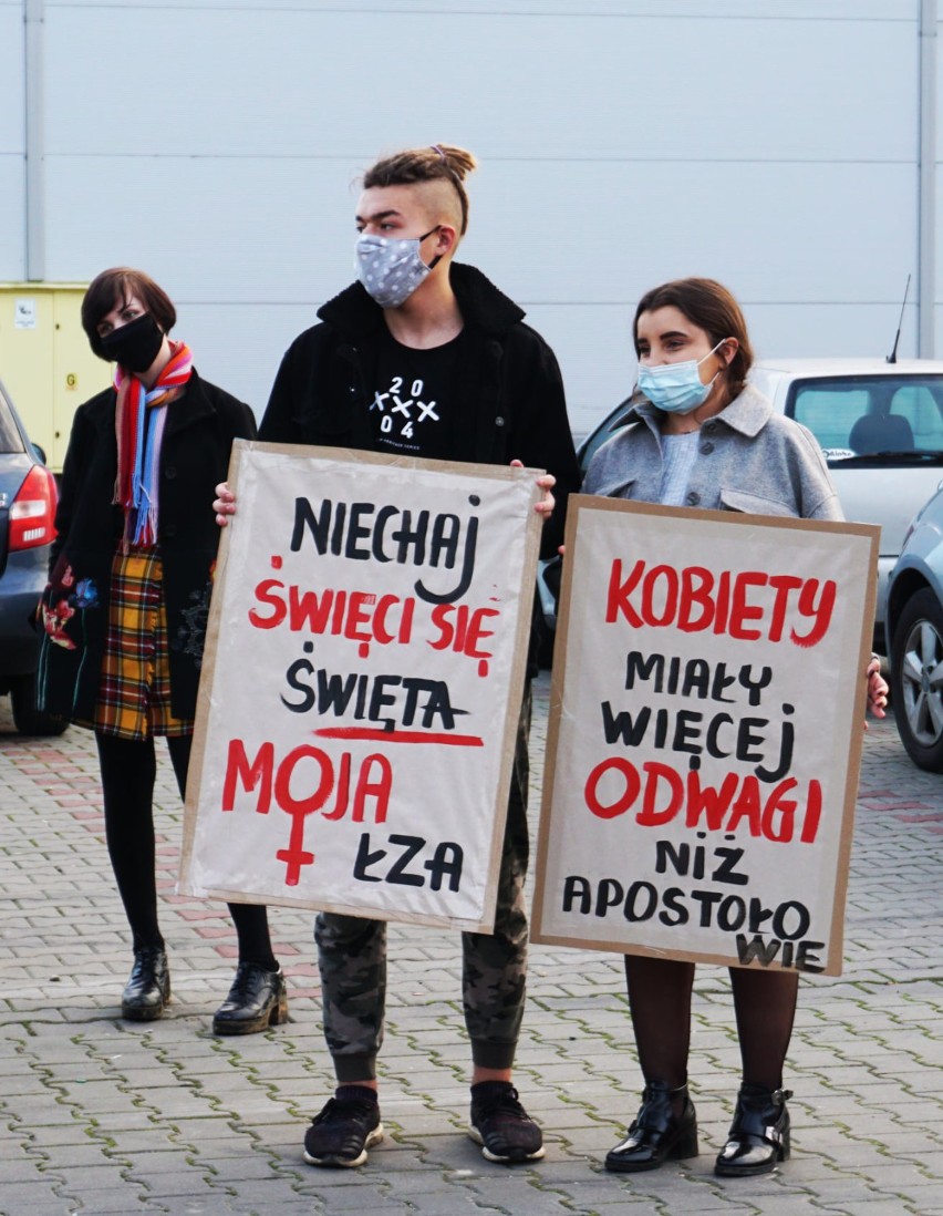WSCHOWA. Strajk kobiet we Wschowie. We wtorek 3.11.2020r. Wspólna akcja „poszukiwania kota” [ZDJĘCIA]
