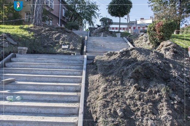 Zniszczone schody wiodące na ul. Bulwar Narwiku od lat zaliczały się do nowosądeckich miejsc wstydu