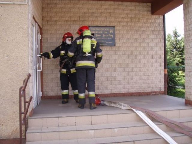 Ćwiczenia pożarnicze w Przedszkolu nr. 14 w Starachowicach [zdjęcia]