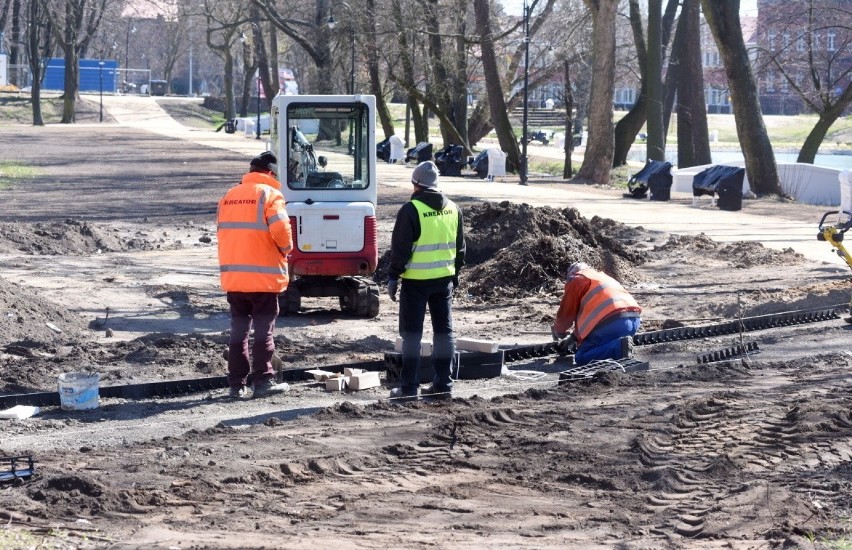 Zakończyła się rewitalizacja żarskiego parku. Zobacz, jak...