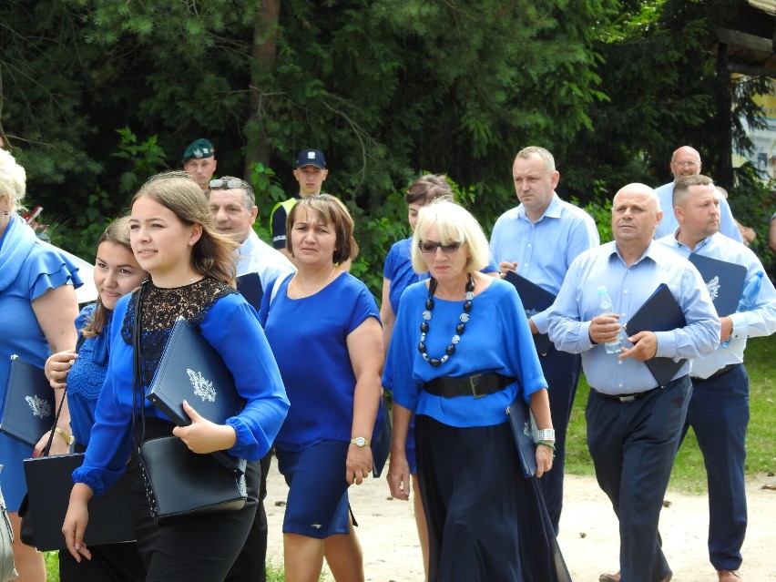 Obchody 76. rocznicy Obławy Augustowskiej w Gibach. Na Wzgórzu Krzyży złożono kwiaty, zapalono znicze [Zdjęcia]