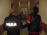 Policja w Kaliszu zatrzymała parę oszustów, która okradała starsze osoby