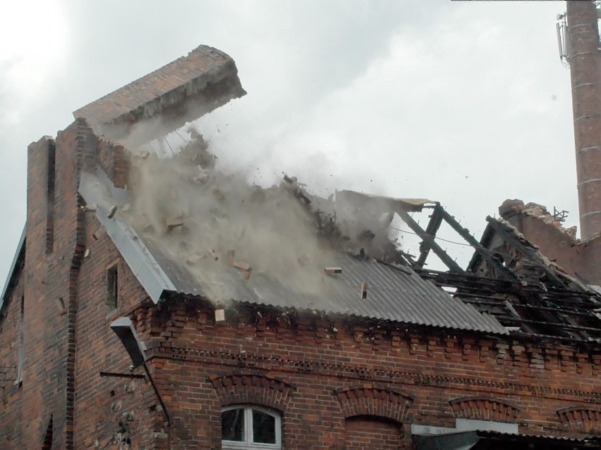 Pożar młyna w Starogardzie Gdańskim: Zobacz jak wyburzono komin i ściany [ZDJĘCIA]