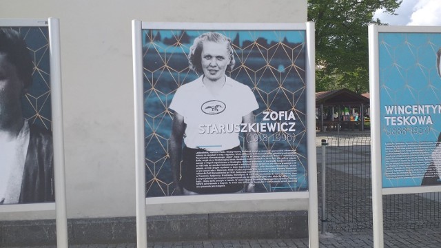 Wystawa poświęcona wspaniałym kobietom znajduje się przed Muzeum Ziemi Chełmińskiej