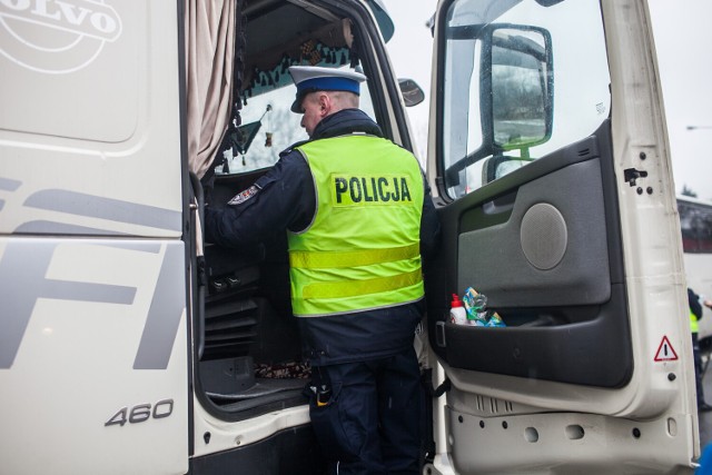 Kierowca tira miał ponad pół promila alkoholu. Stracił już prawo jazdy, czeka go jeszcze sprawa w sądzie.