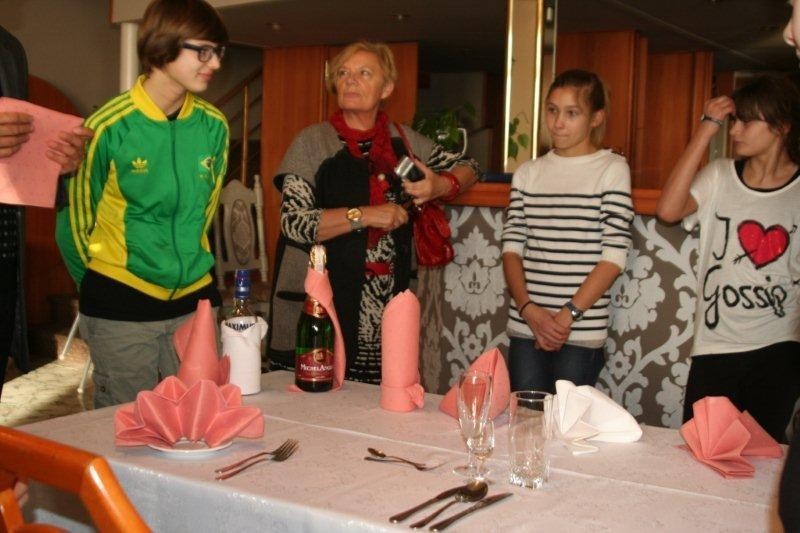 Uczniowie w rumskiej restauracji