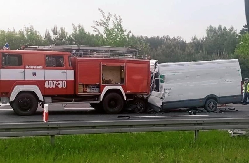 Dostawczak wjechał w wóz strażacki