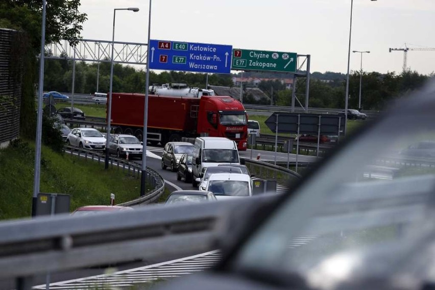 Takie korki przy zjeździe z autostradowej obwodnicy Krakowa...