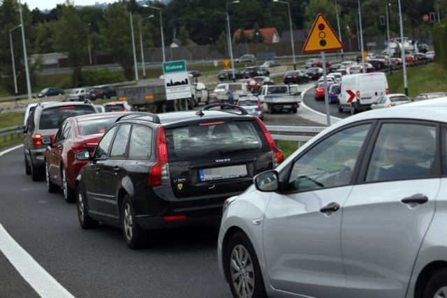 Takie korki przy zjeździe z autostradowej obwodnicy Krakowa na trasę do Zakopanego to codzienność