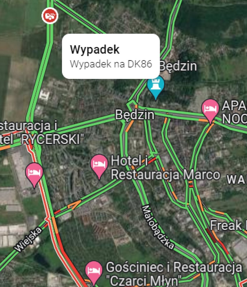 Wypadek w Będzinie na DK 86. Samochód wpadł do rowu i uderzył w drzewo. Lądował LPR