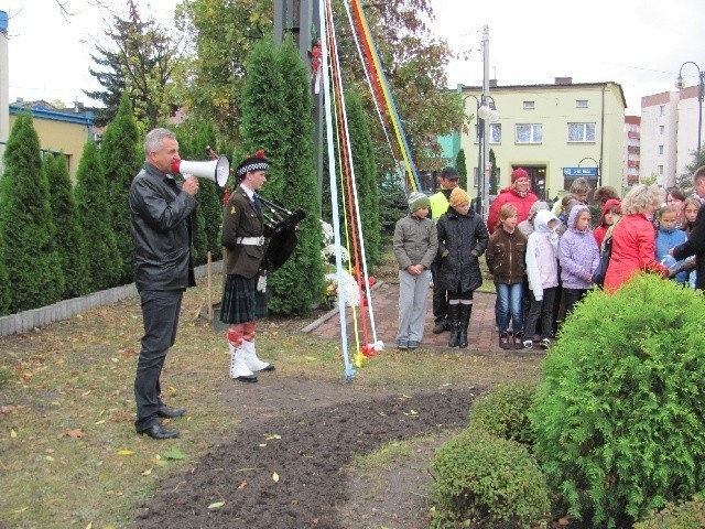 Myszków: Posadzili żonkile na Polach Nadziei