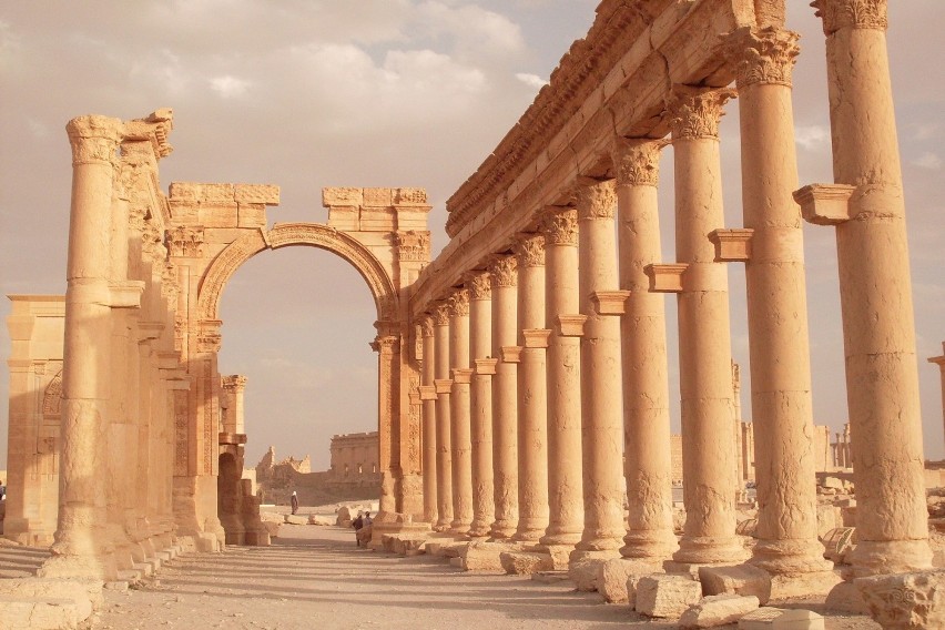 Starożytne ruiny Palmyry, położone nieopodal współczesnego...