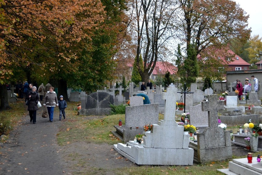Człuchowskie cmentarze 1 listopada - zdjęcia