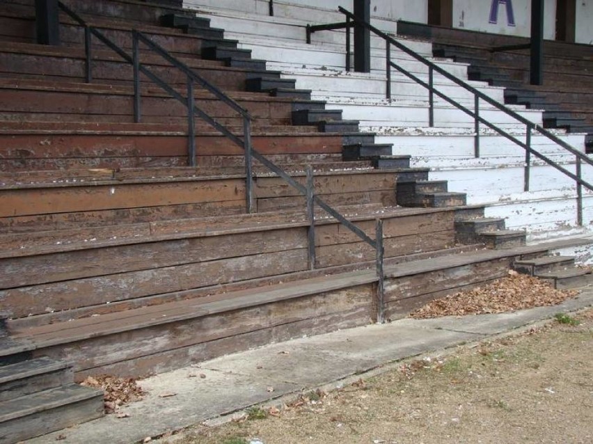 O konieczności modernizacji trybuny na stadionie Hejnału...