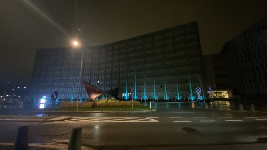 Oświetlono też Świętokrzyski Urząd Wojewódzki.