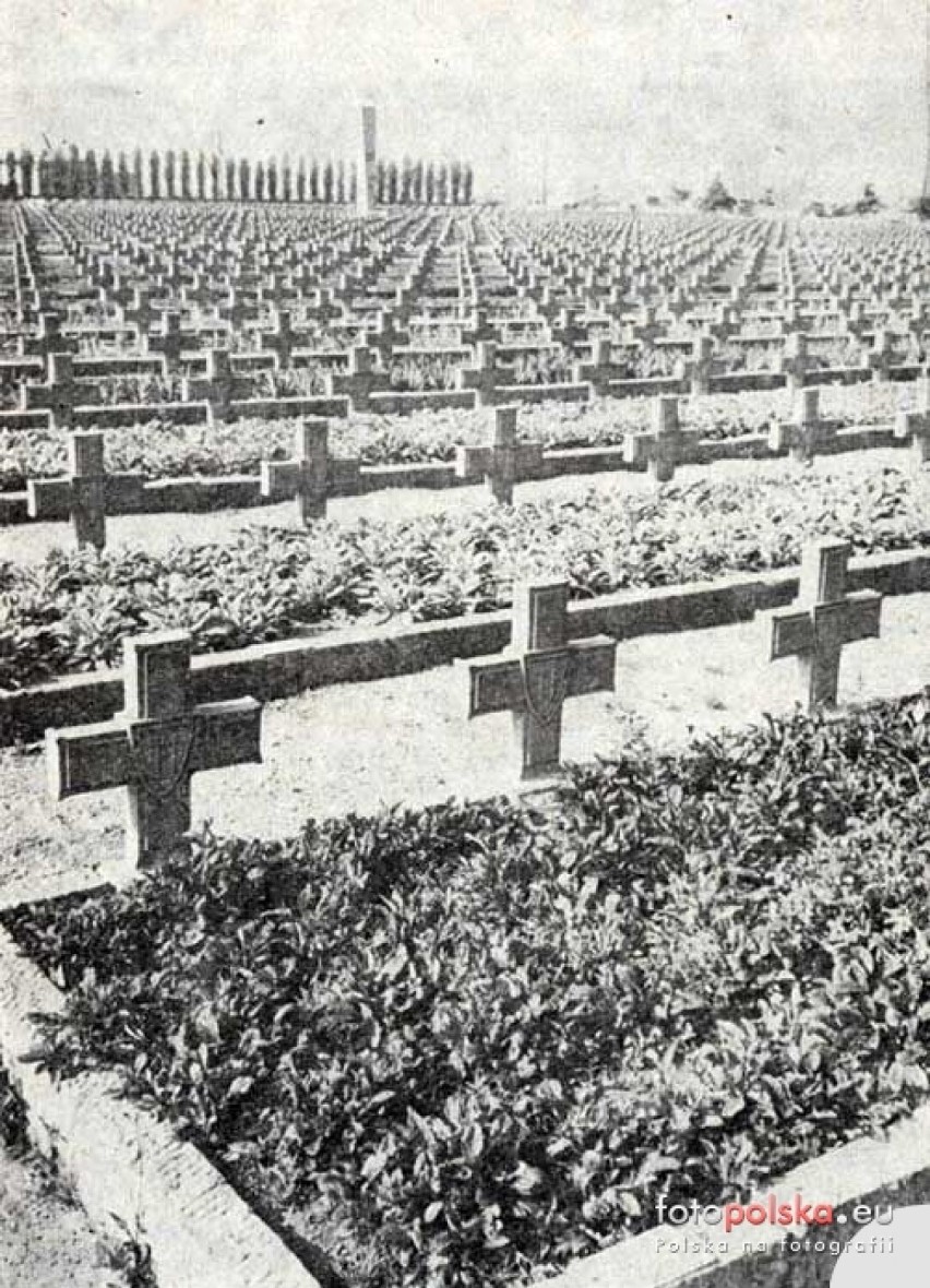 Cmentarz żołnierzy Wojska Polskiego w Zgorzelcu powstał w 1946 roku. Pochowano na nim 3384 żołnierzy
