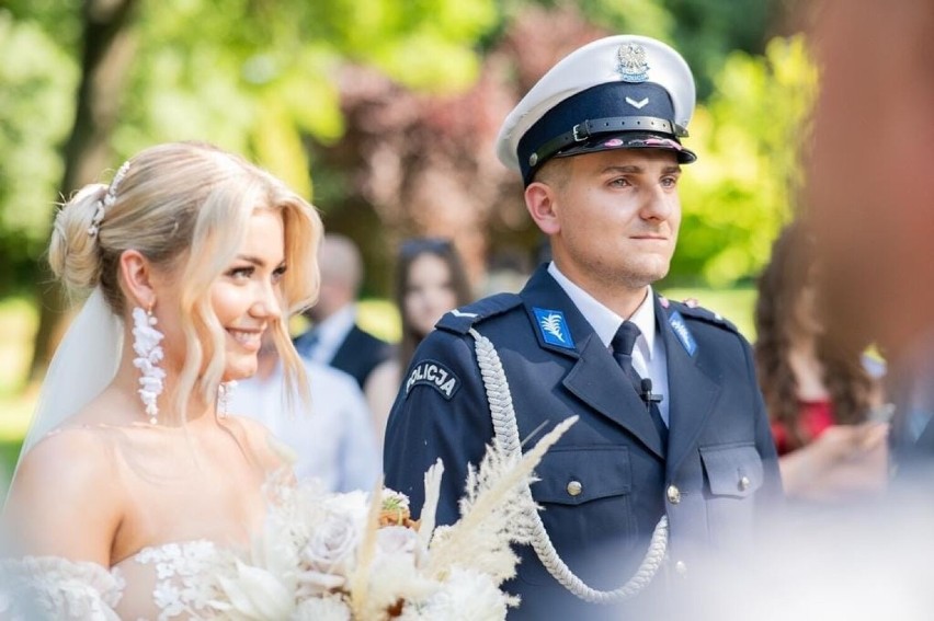 Kamil wziął ślub w policyjnym mundurze. Jego wybranką...