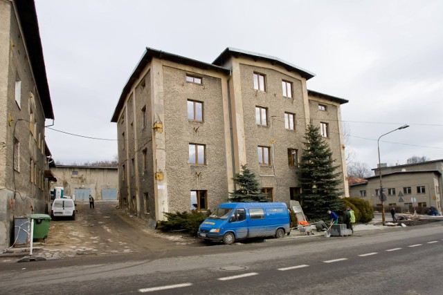 Nowa siedziba Wojewódzkiego Ośrodka Ruchu Drogowego w Wałbrzychu jest ulokowana również przy ul. Wysockiego, w budynku byłej dyrekcji kopalni Thorez