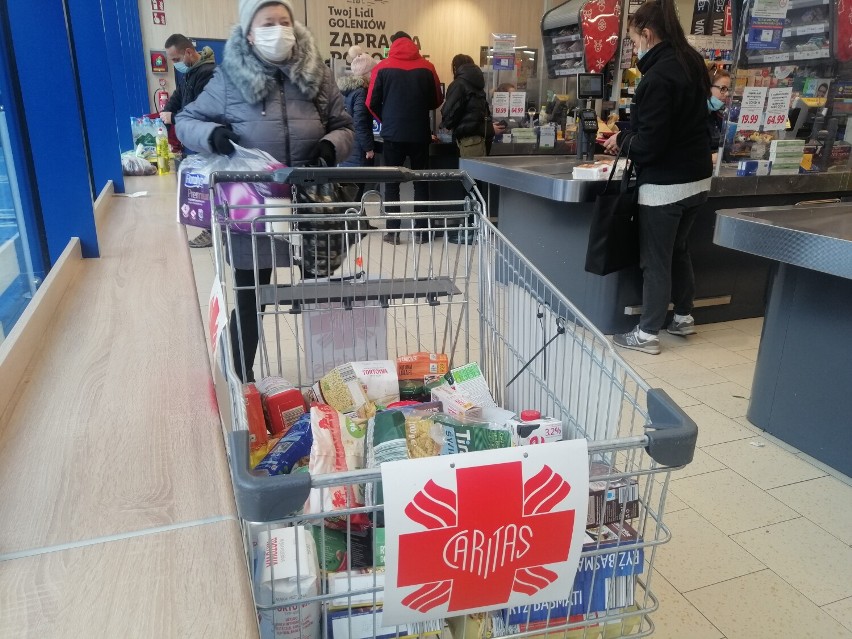 Caritas zbiera w Goleniowie żywność dla ubogich. Pełne kosze