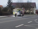 Pożar w Rydułtowach: Fiat punto spłonął na drodze [ZDJĘCIA]