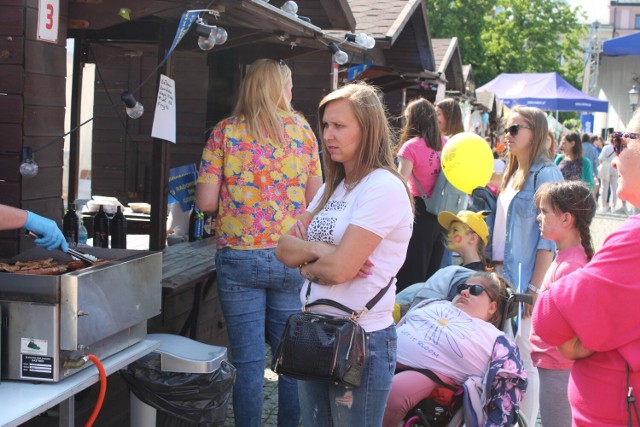 Radomianie spotkani się na Rynku na Dniach Godności Osób z Niepełnosprawnością.