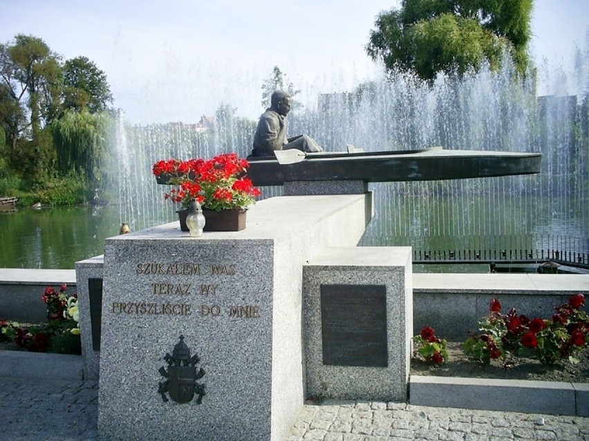 Pomnik Jana Pawła II w ZbąszyniuFot. Dorota Michalczak